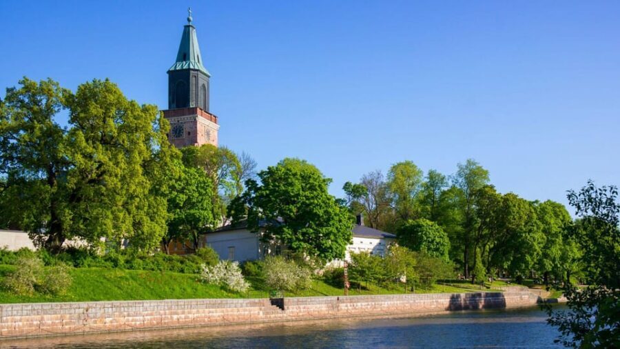 Best of Turku: Private Walking Tour with a Local - Private group dynamics: great for questions, risky if your guide isn’t prepared