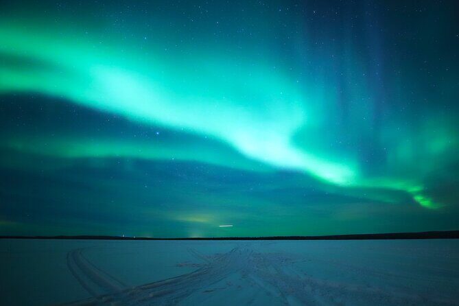Chasing Aurora with Photographer - Small Group - Group size: why eight people can feel like a win