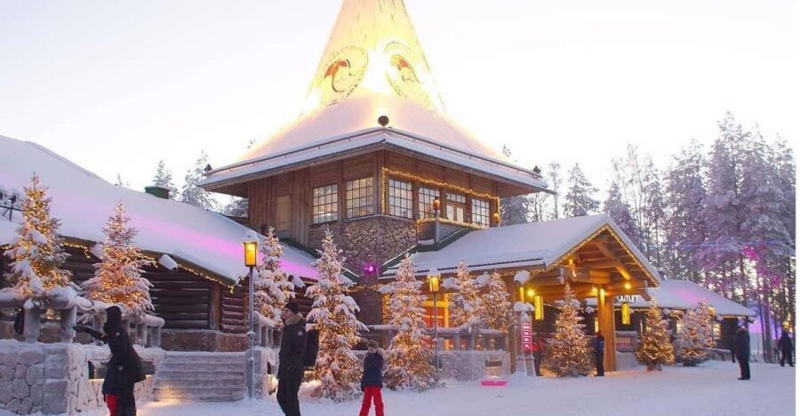 City tour and Santa Claus village visit in Lapland - The city tour part: history with a Santa-shaped lens