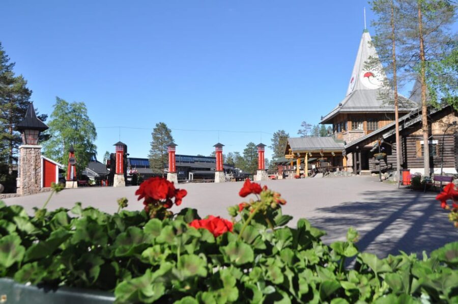 City tour and Santa Claus village visit in Lapland - Who this tour suits best (and who should skip it)