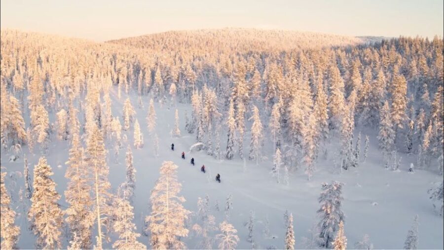 E-FatBike experience in small groups - From Hostel Cafe Koti to snowy trails: the 3-hour flow