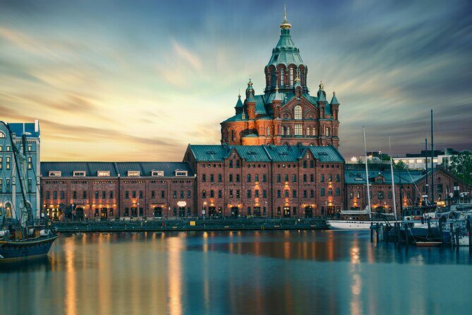 Explore Helsinki in Portuguese with a PRIVATE guide - Where the tour starts: Kauppatori and instant orientation