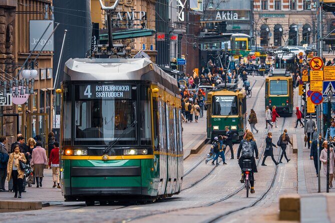 Explore Helsinki in Portuguese with a PRIVATE guide - Helsinki Cathedral and Senate Square: national symbols in walkable pieces