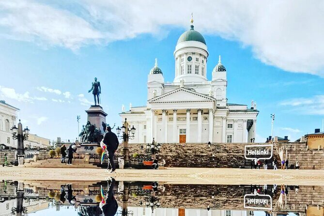 Explore Helsinki in Portuguese with a PRIVATE guide - Allas Pool: a quick stop that teaches sauna logic