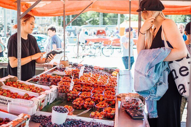 FOOD Tour with Roof Top Bar in Helsinki - Esplanadi Park stroll: a calm break between salty and sweet