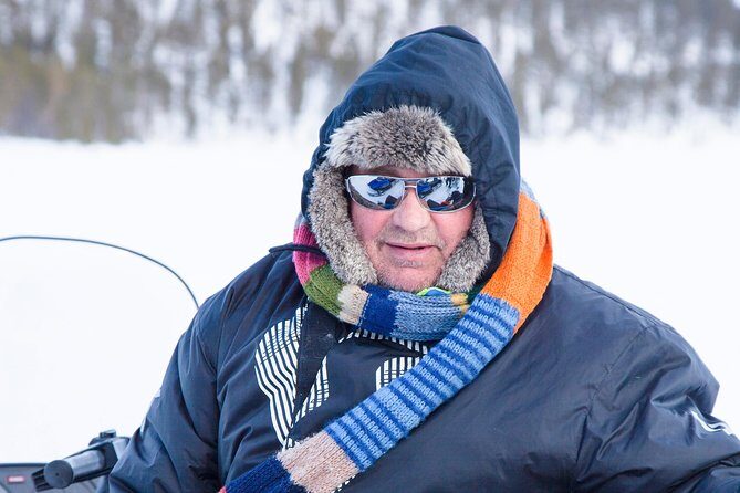 From Ivalo: Ice Fishing Safari to Lake Inari, reindeers & lunch - Lunch by an open fire: warmth and comfort at the right moment