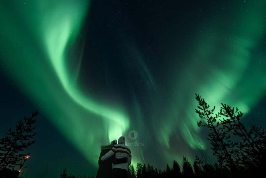 From Rovaniemi: Aurora Borealis Hunting with Photos & Videos - Stop 2: Lapland photo time, guided pacing, and the photography tutorial