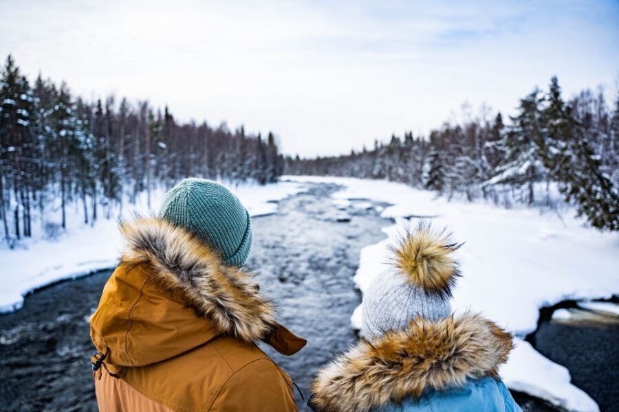From Rovaniemi: Private Photoshoot in the Lappish Wilderness - The one-hour shoot: how the photographer helps you get real photos
