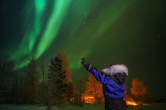 From Saariselkä: Northern lights tour to Lake Inari, incl. dinner - Pickup in Saariselkä and Why the Start Time Matters