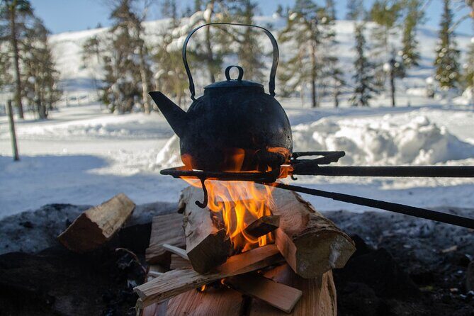 Full-Day Snowshoeing Adventure in Amethyst Mine Pyhä Luosto - Snowshoeing in deep snow: what the park hike feels like