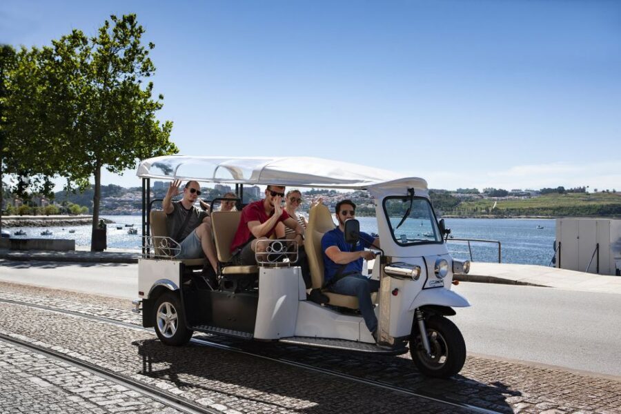 Helsinki City: 2.5-Hour City Tour with Electric TukTuk - Why Helsinki’s top sights fit an electric tuk-tuk rhythm