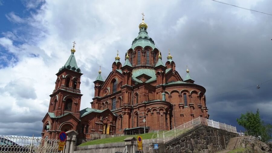 Helsinki: Express Walk with a Local in 60 minutes - Temppeliaukio Church to Helsinki Cathedral: Two Big Landmarks, One Walking Story