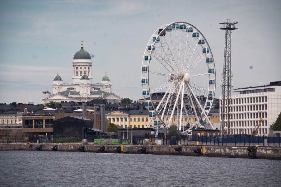 Helsinki: Hop-On Hop-Off Bus Tour & City Highlights Cruise - Market Square cruise with urban shorelines: Suomenlinna and the zoo area