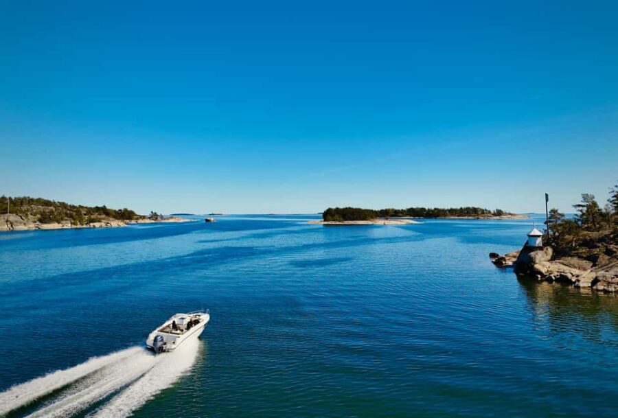Helsinki: Private Boat Tour - Picking your route: Eastern, Western, City Front, or your own plan