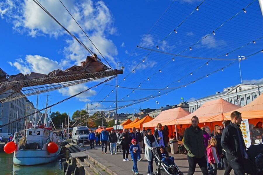 Helsinki Stopover Tour with Round-Trip Airport Transfers - Esplanade Park, Old Market Hall, and Market Square Area