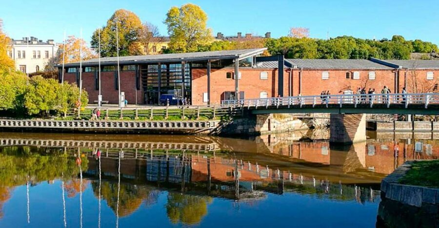 Helsinki: Suomenlinna Museum Ticket - Getting to Suomenlinna Centre: plan around the ferry and your entry time