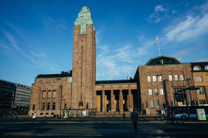 Helsinki Walking Tour at Helsinki Architecture - Senate Square: the easy win and the real starting point