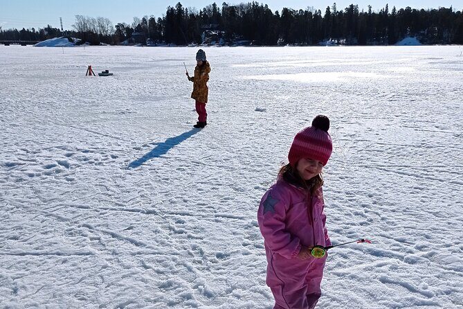 Ice fishing experience with Backpacker Helsinki Tour - Guide David and the Finland-feel of the day