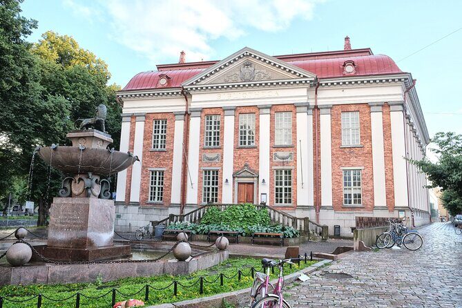 Inspiring Turku - Private Walking Tour - City Hall and the Great Fire: a building with second lives