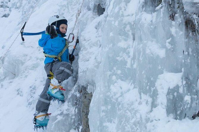 Kid’s Ice Climbing Adventure in Pyhä-Luosto, Finland - Getting to Camp Pyhätunturi: easy walk, clear start point