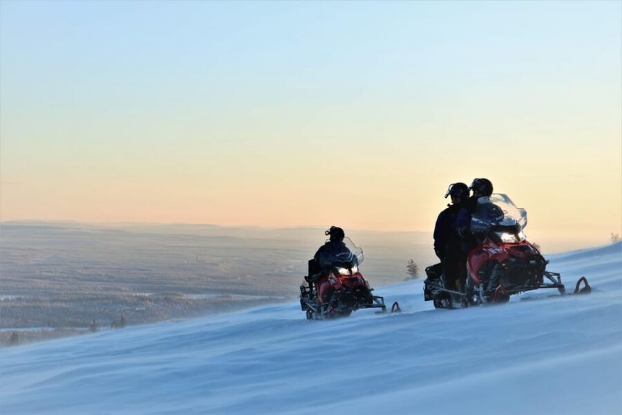 King of Ylläs: Snowmobiling to the Hill - King of Ylläs at a Glance: What Makes This Snowmobile Tour Special