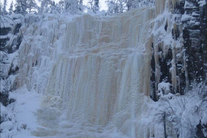 Korouoma National Park & Frozen Waterfalls Adventure - BBQ by the fire and hygiene: how the break stays comfortable