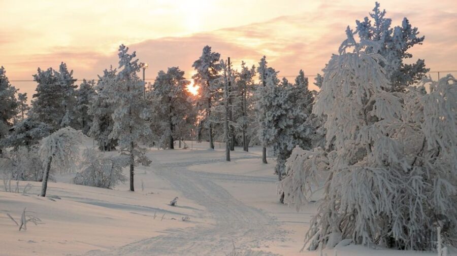 Levi: 4 Hour Snowmobile Safari to the Fells in Levi - Getting outfitted: the thermal gear that actually matters in Lapland