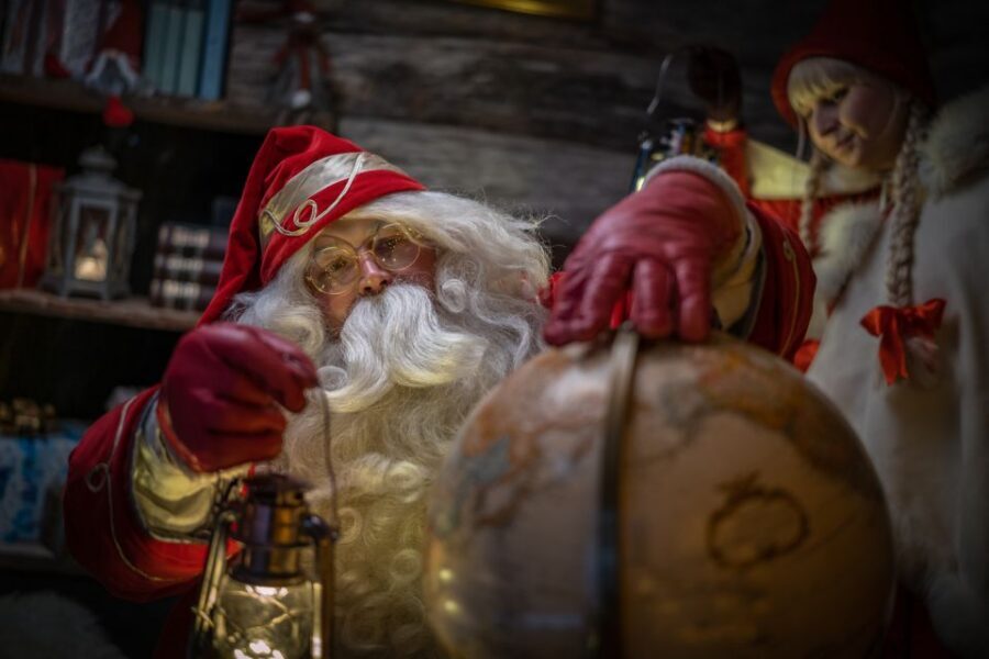 Levi: Day Trip to Santa Claus Village with Lunch - Snowman World and the Ice World: where the day turns playful