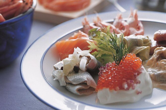 Luxury Day Trip to Tallinn with superior cabin VIP guide and lavish buffet - How private pacing works on this tour (and where it can vary)