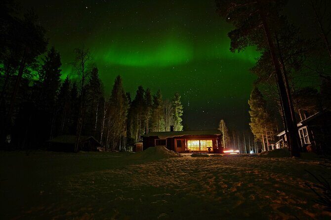 Northern Lights Hunting in Lappish old cottage - A Cozy Lappish Old Cottage at Tahtamankuja