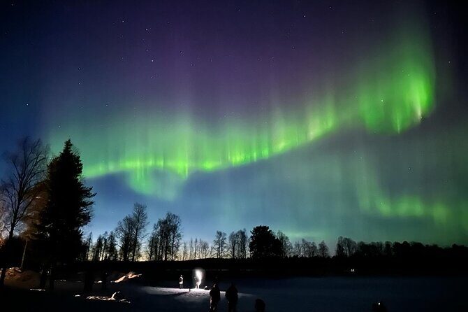 Northern Lights Hunting of Rovaniemi - The campfire BBQ by the fireplace: comfort food beats cold