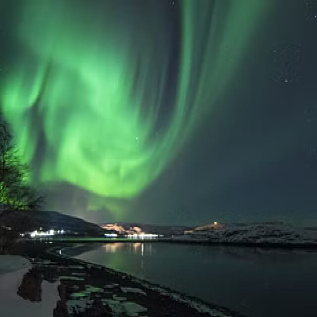 Northern Lights Hunting with Aurora Workshop - Minibuses, warmth, and the 4-hour rhythm