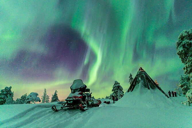 Northern Lights Snowmobile Driving Safari - The remote wooden tepee stop: why dark skies and warm food go together