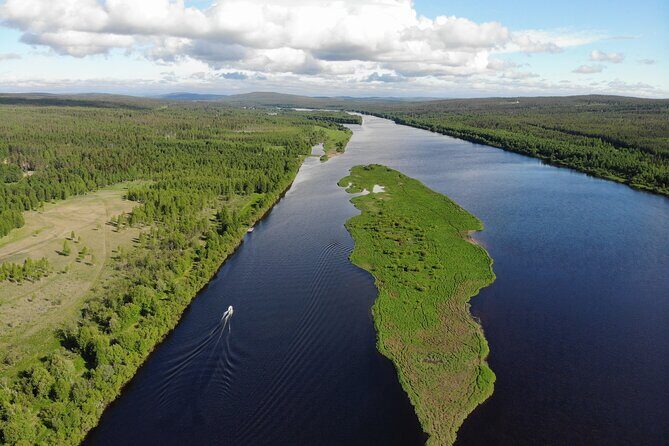 Private Guided Fishing Boat Tour in Rovaniemi - The guide experience: learning without pressure