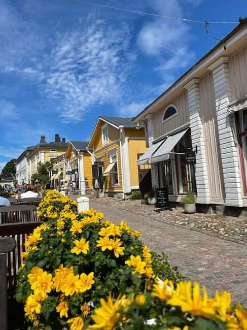 Private Medieval Porvoo by Car from Helsinki - Tea and coffee house Helmi: snacks, warmth, and a local reset
