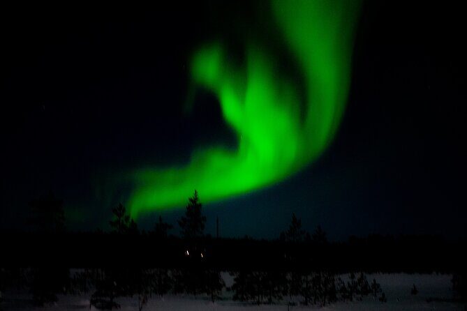 Private Northern Lights Tour With Skis Or Snowshoes in Pyhä - Entering the Pyhä wilderness after dark (8:00 pm start)