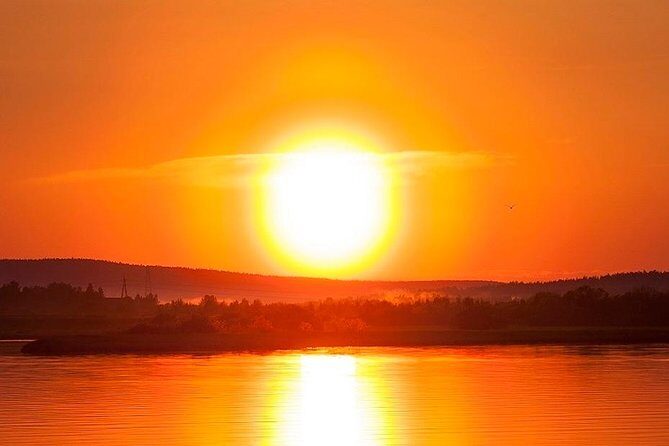 Private Traditional Lakeside Sauna with Midnight Sun - Why a midnight-sun lakeside sauna works so well at 9 pm