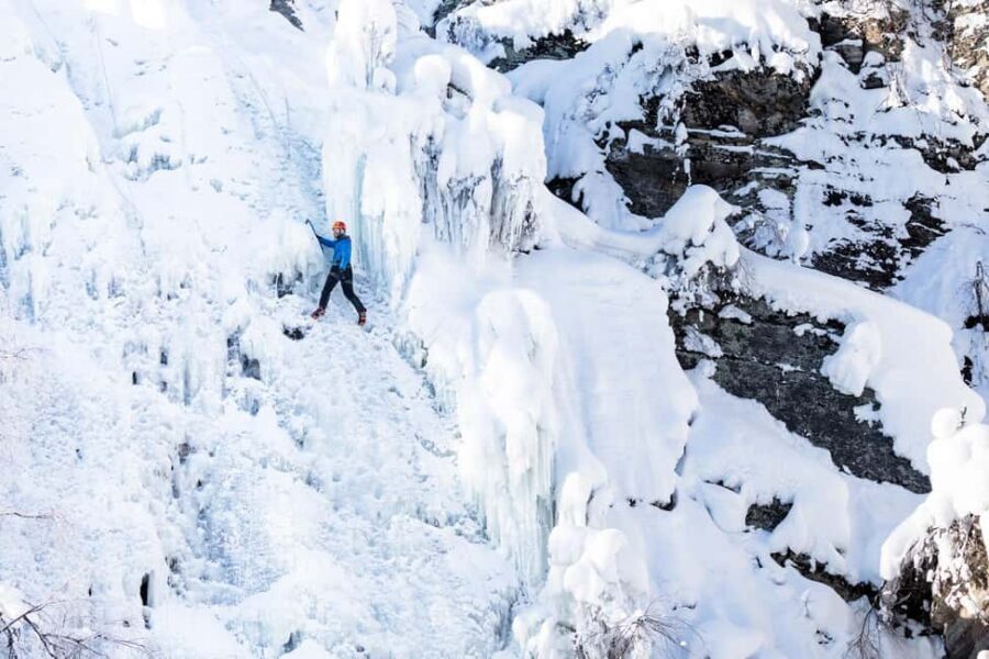Pyhätunturi: Try Ice Climbing in Finnish Lapland - Meeting at Hotel Pyhätunturi and Getting Your Climbing Kit