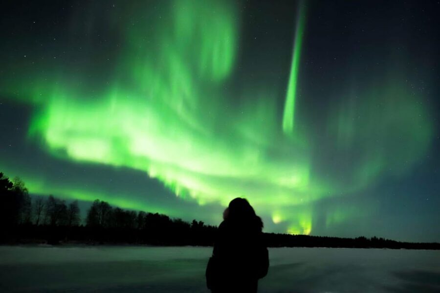 Rovaniemi: Aurora Borealis Trip – Autumn - The Lakeside Viewing Block: Fire, Food, and a Better Setup