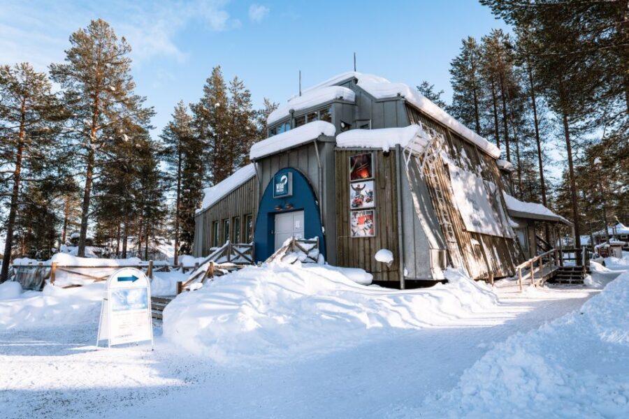 Rovaniemi: Easy Snowmobile Safari - Family-friendly Lapland: how kids ride in the sleigh