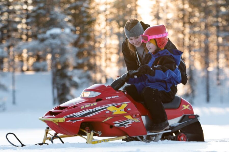 Rovaniemi: Family Snowmobile Trip with Guide and Picnic - Campfire picnic BBQ in the Lappish wilderness and your best family photos