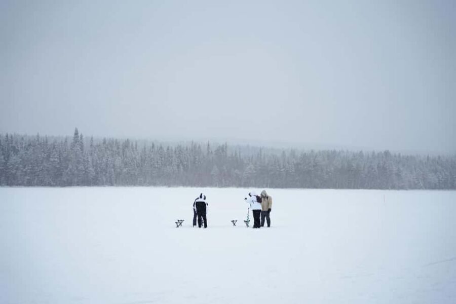 Rovaniemi: Ice Fishing Small Group Tour & Barbeque - Fishing time: patience, technique, and real guidance