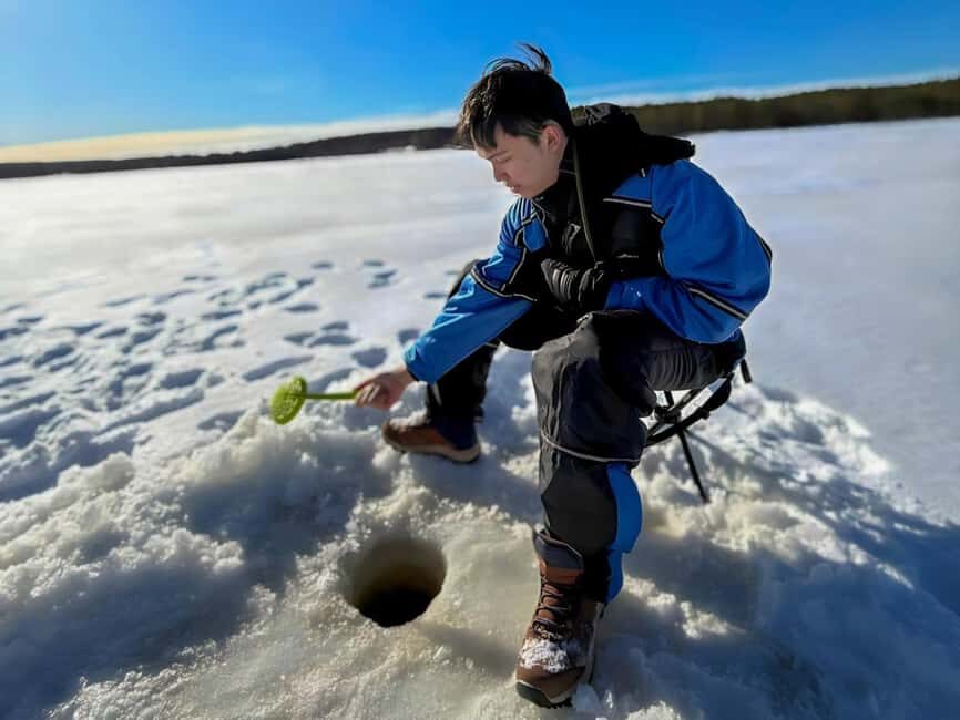 Rovaniemi: Ice Fishing Small Group Tour & Barbeque - Warm up with hot drinks and a BBQ on the lakefront