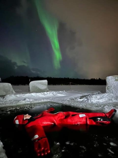 Rovaniemi: Ice Floating Experience with Northern lights - How ice floating works on a frozen Lapland lake