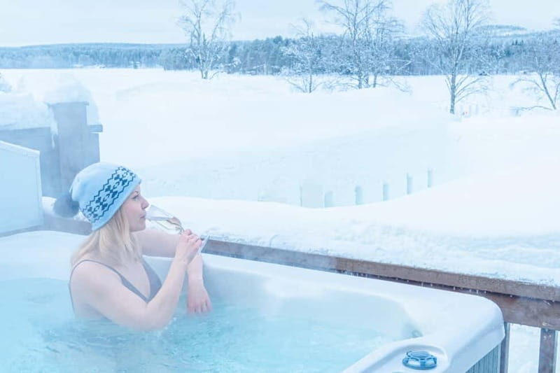 Rovaniemi: Ice Restaurant Dinner with Snow Sauna & jacuzzi - What to Bring (So You Don’t Spend the Night Rushing)