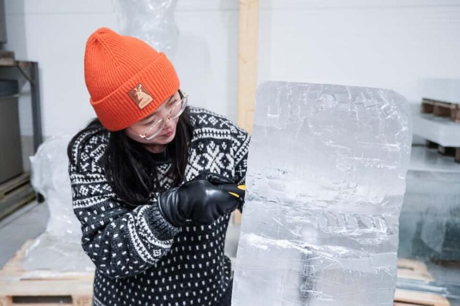 Rovaniemi: Ice sculpting experience - The Coach Ride: Expect Cold Travel Comfort