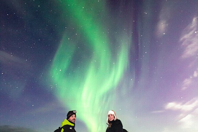 Rovaniemi: Northern Lights Pro Guaranteed - Unlimited (PRIVATE) - Winter Comfort: Clothing, Campfire, Cookies, and Reindeer