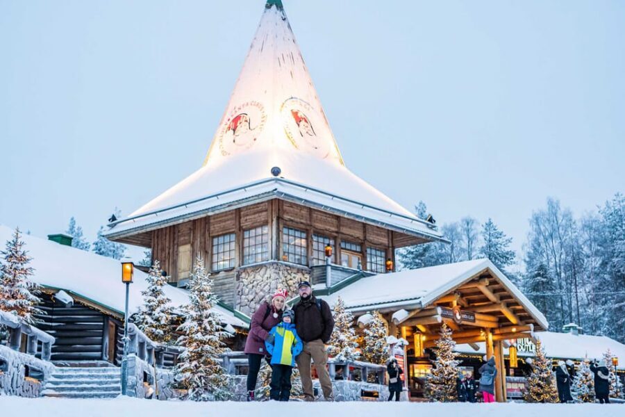 Rovaniemi: Private Pro Photoshoot in Santa Claus Village - Key things I’d plan for