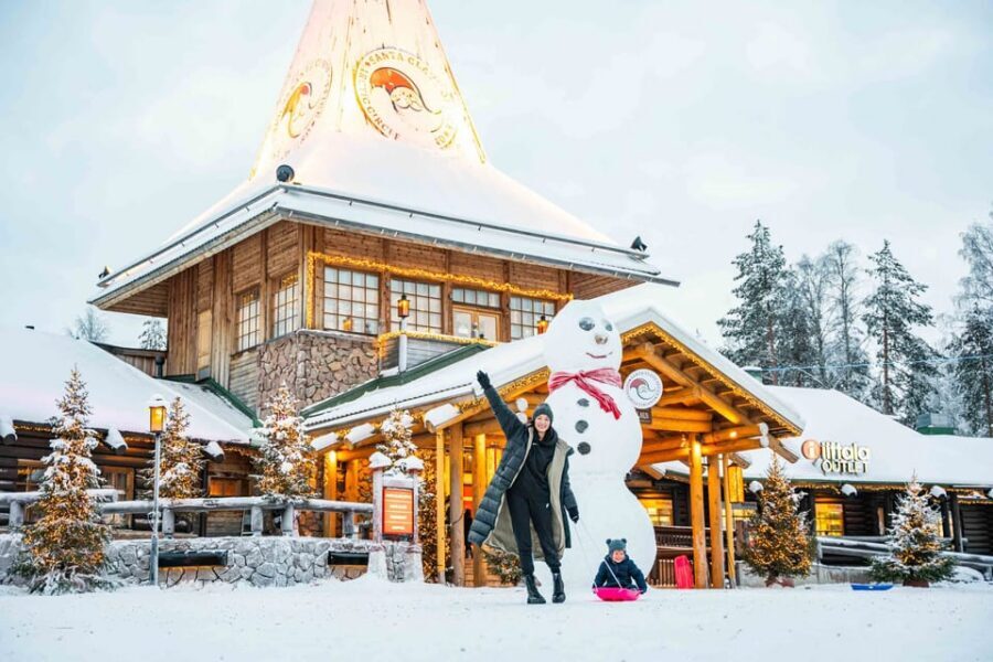 Rovaniemi: Private Pro Photoshoot in Santa Claus Village - Should You Book This Private Pro Photoshoot?