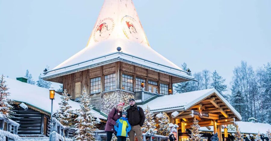 Rovaniemi: Private Pro Photoshoot in Santa Claus Village - Pickup in Rovaniemi: The Cold-Weather Advantage